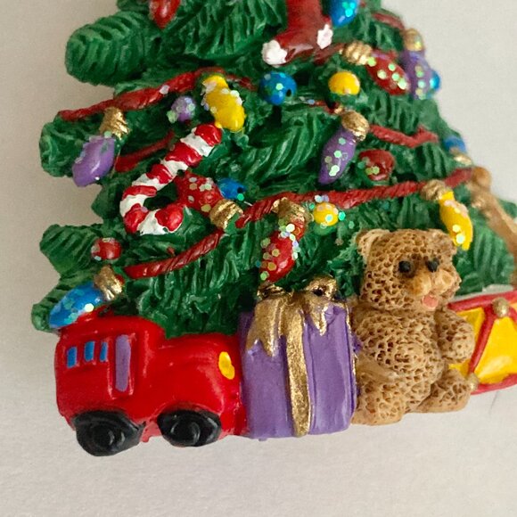 Vintage Christmas Tree Pin Brooch Resin Teddy Bear Music Instruments Star Lights - Picture 8 of 11